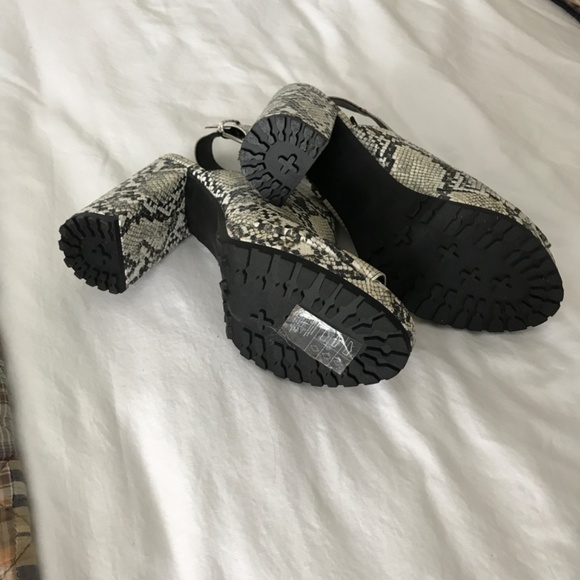 H&M Snakeskin Chunky Platform Heeled Sandals - Picture 3 of 3